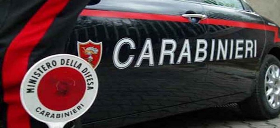 Entra in un garage per rubare oggetti da bricolage, sorpreso dai residenti fugge ma viene rintracciato dai carabinieri